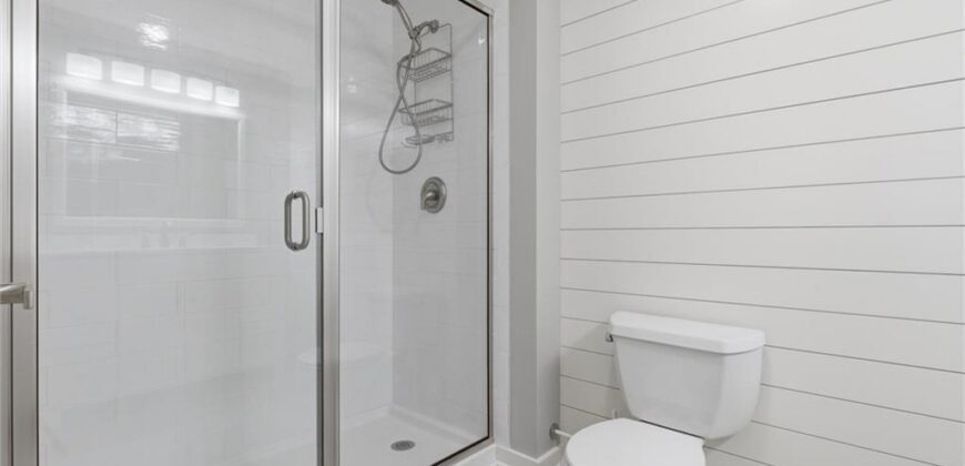 7401 NW Eastside Drive, Weatherby Lake, MO 64152