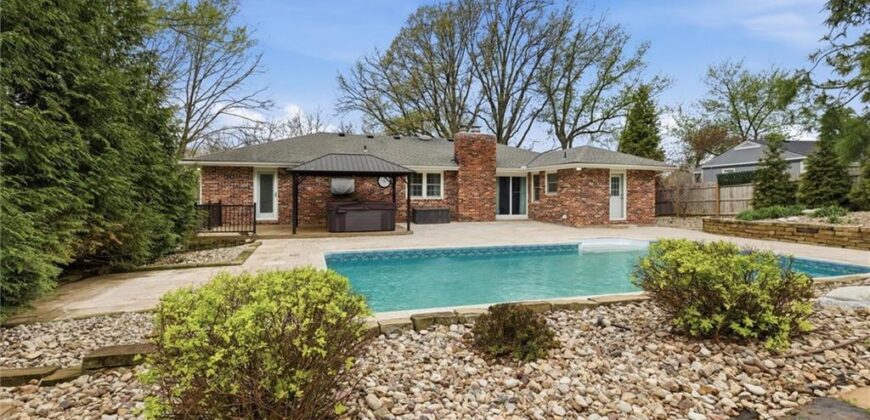 7401 NW Eastside Drive, Weatherby Lake, MO 64152