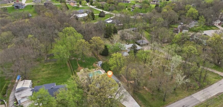 7401 NW Eastside Drive, Weatherby Lake, MO 64152