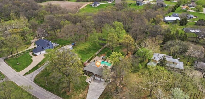 7401 NW Eastside Drive, Weatherby Lake, MO 64152