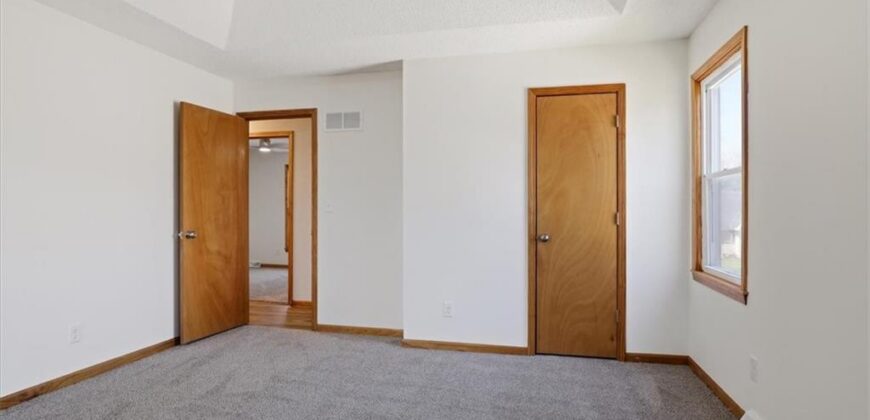 7829 N Garfield Avenue, Kansas City, MO 64118