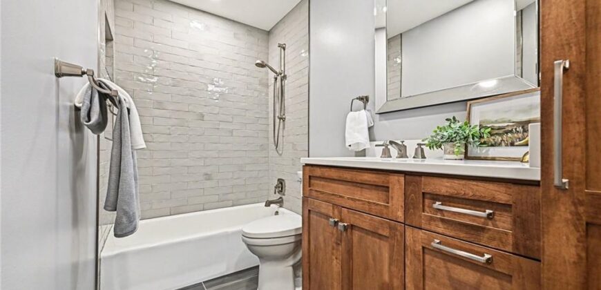 424 Brookside Avenue, Liberty, MO 64060