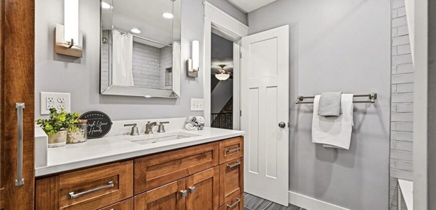 424 Brookside Avenue, Liberty, MO 64060