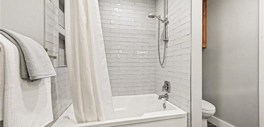 424 Brookside Avenue, Liberty, MO 64060