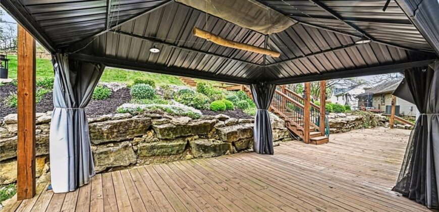 424 Brookside Avenue, Liberty, MO 64060