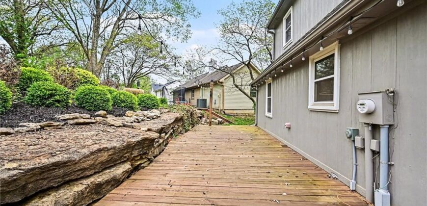 424 Brookside Avenue, Liberty, MO 64060
