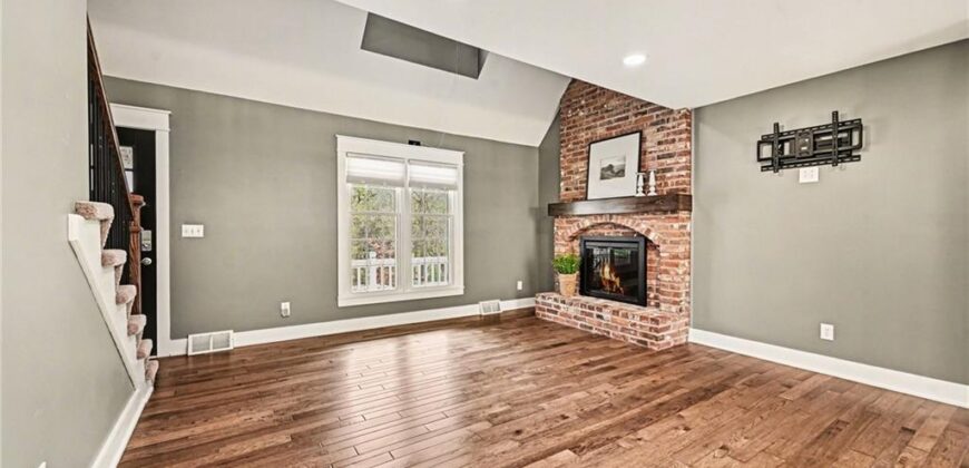 424 Brookside Avenue, Liberty, MO 64060