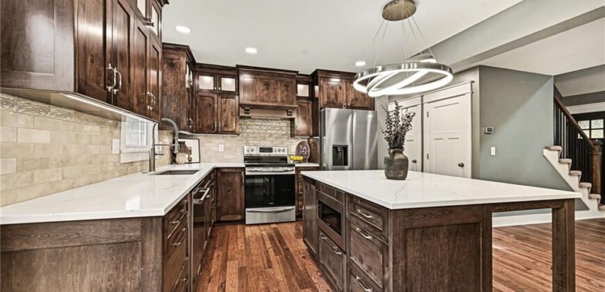 424 Brookside Avenue, Liberty, MO 64060