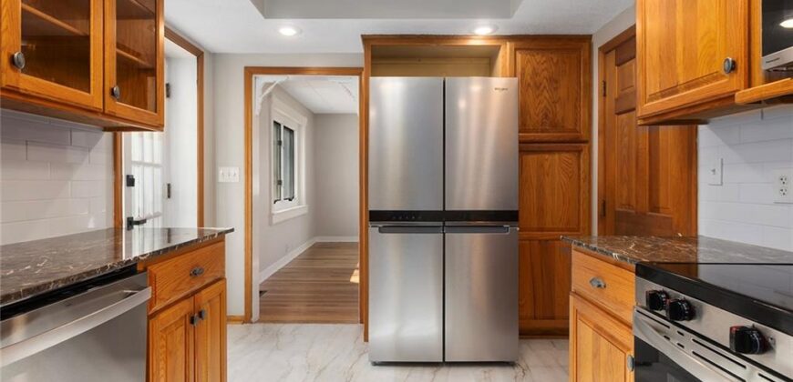 5707 N Robinhood Lane, Kansas City, MO 64151