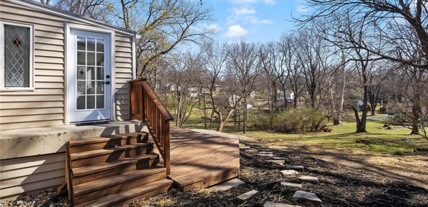 5707 N Robinhood Lane, Kansas City, MO 64151