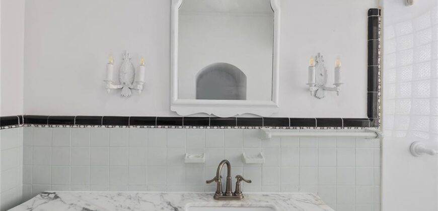 5707 N Robinhood Lane, Kansas City, MO 64151