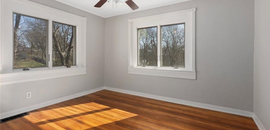 5707 N Robinhood Lane, Kansas City, MO 64151