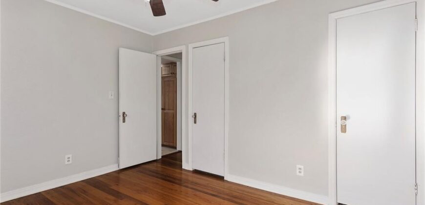 5707 N Robinhood Lane, Kansas City, MO 64151