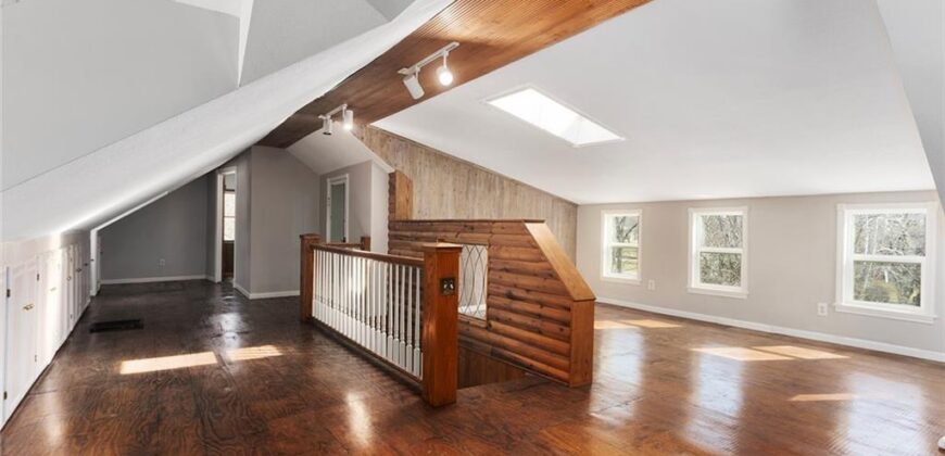 5707 N Robinhood Lane, Kansas City, MO 64151