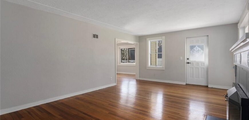 5707 N Robinhood Lane, Kansas City, MO 64151