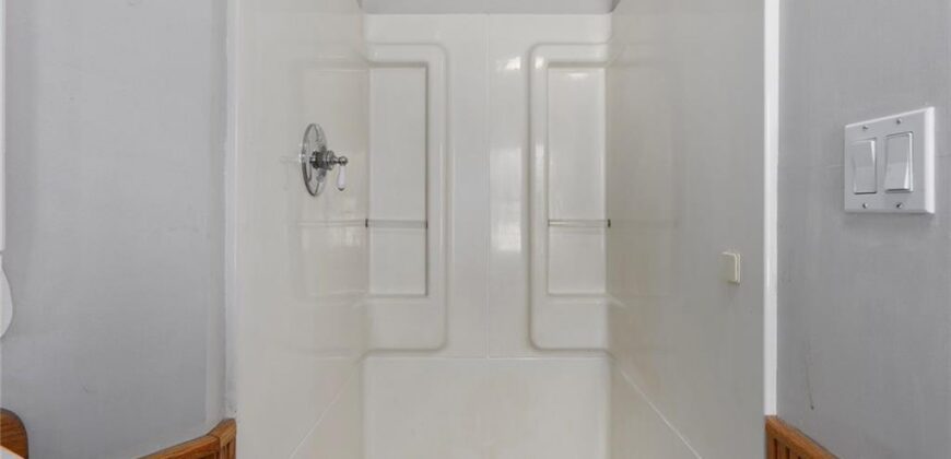 5707 N Robinhood Lane, Kansas City, MO 64151