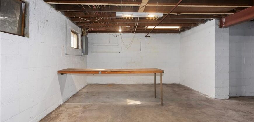 5707 N Robinhood Lane, Kansas City, MO 64151