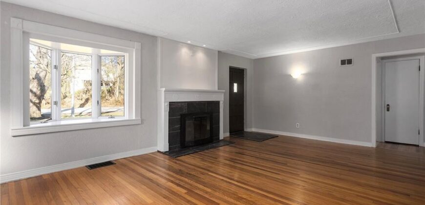 5707 N Robinhood Lane, Kansas City, MO 64151