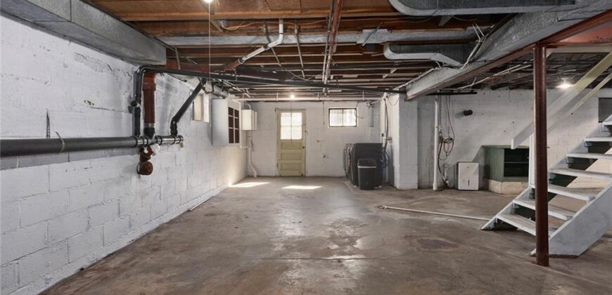 5707 N Robinhood Lane, Kansas City, MO 64151