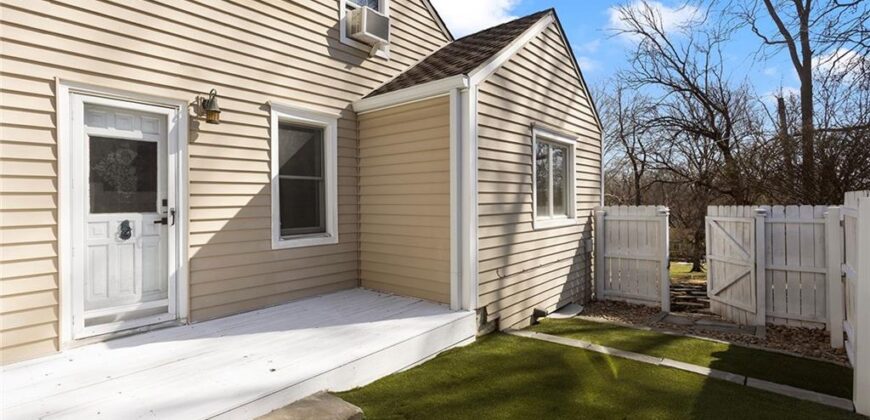 5707 N Robinhood Lane, Kansas City, MO 64151