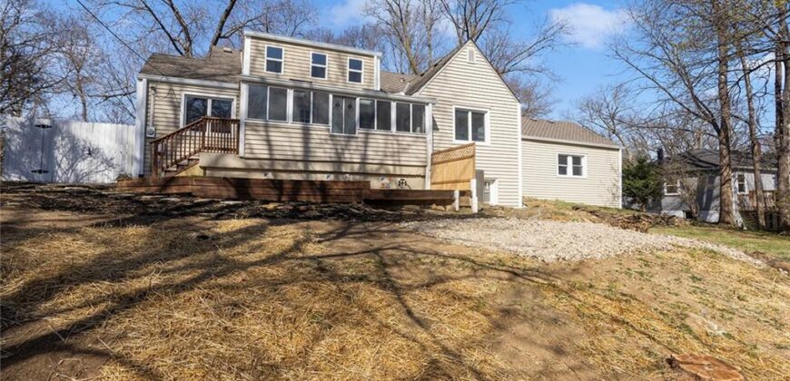 5707 N Robinhood Lane, Kansas City, MO 64151