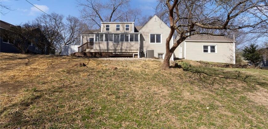 5707 N Robinhood Lane, Kansas City, MO 64151