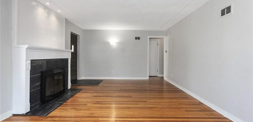 5707 N Robinhood Lane, Kansas City, MO 64151