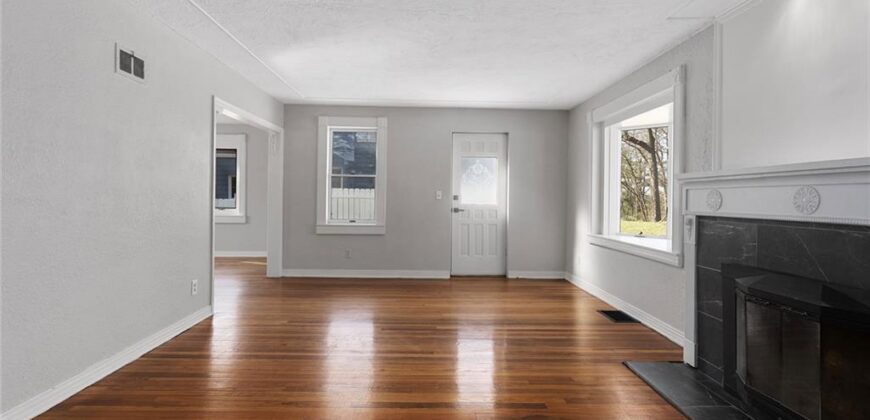 5707 N Robinhood Lane, Kansas City, MO 64151