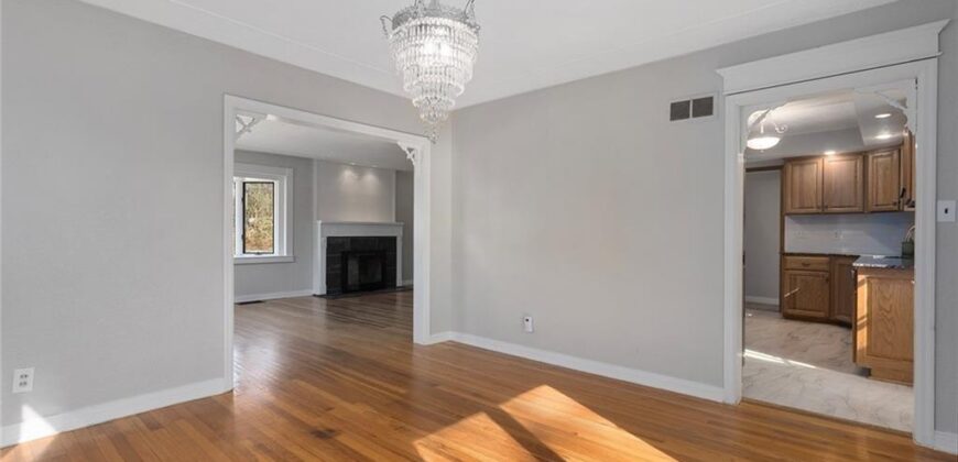 5707 N Robinhood Lane, Kansas City, MO 64151