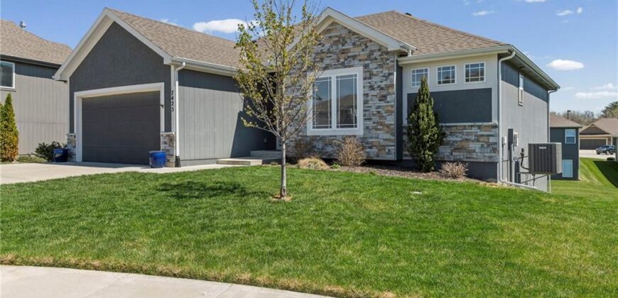 7425 NW Douglas Court, Parkville, MO 64152