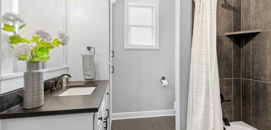 7425 NW Douglas Court, Parkville, MO 64152