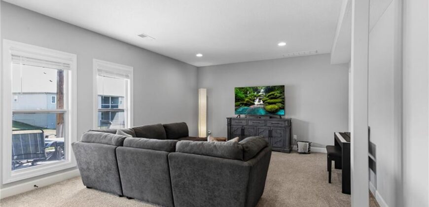 7425 NW Douglas Court, Parkville, MO 64152