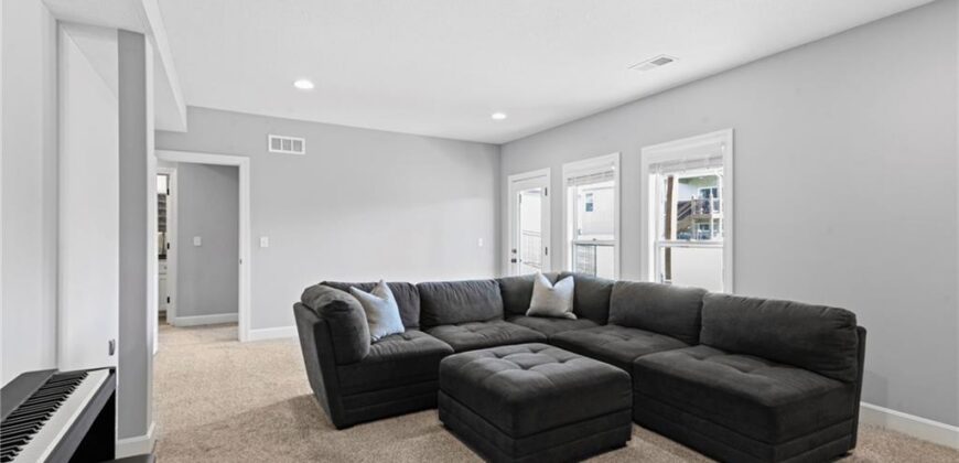 7425 NW Douglas Court, Parkville, MO 64152