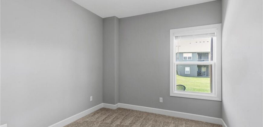 7425 NW Douglas Court, Parkville, MO 64152