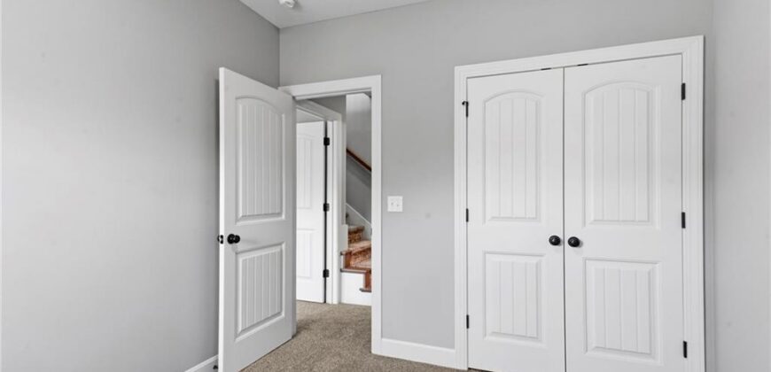 7425 NW Douglas Court, Parkville, MO 64152