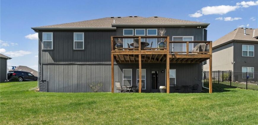 7425 NW Douglas Court, Parkville, MO 64152