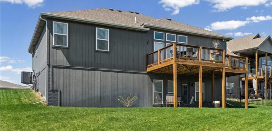 7425 NW Douglas Court, Parkville, MO 64152