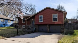 6817 NW Pleasant View Drive, Parkville, MO 64152