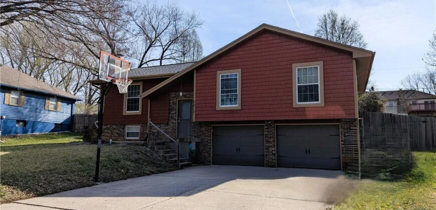 6817 NW Pleasant View Drive, Parkville, MO 64152