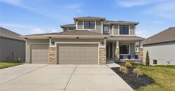 7080 NW Forest Lakes Drive, Parkville, MO 64152