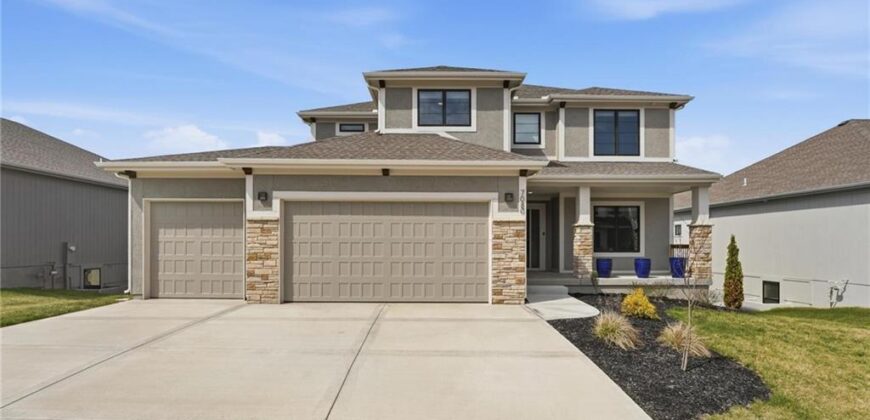 7080 NW Forest Lakes Drive, Parkville, MO 64152