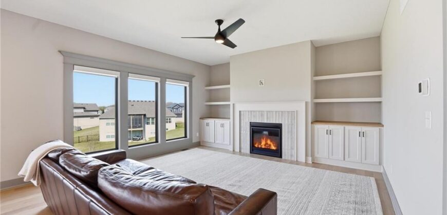 7080 NW Forest Lakes Drive, Parkville, MO 64152