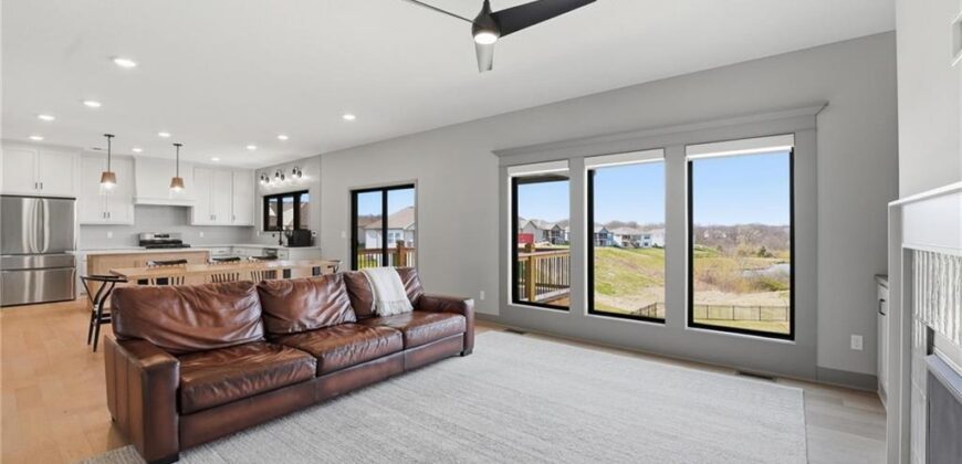 7080 NW Forest Lakes Drive, Parkville, MO 64152