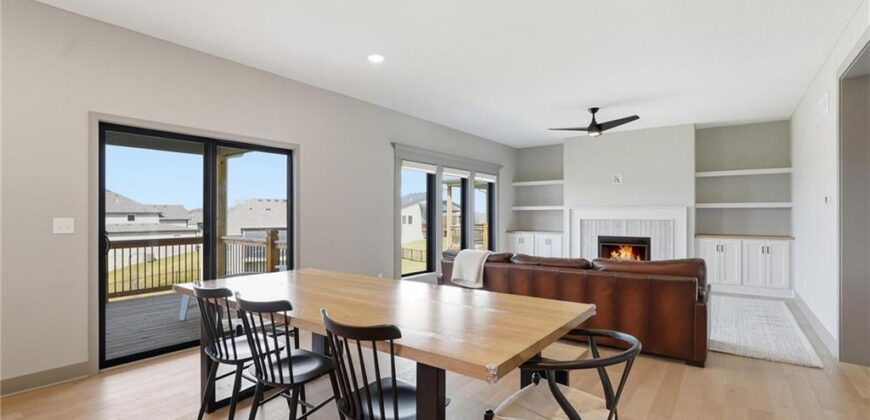 7080 NW Forest Lakes Drive, Parkville, MO 64152