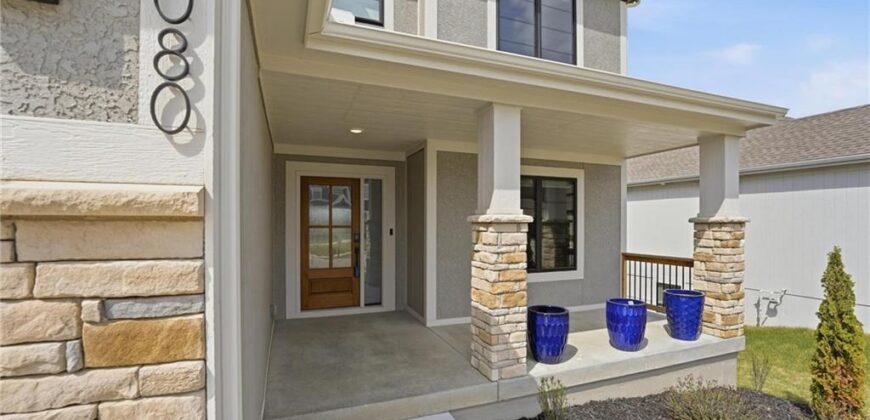 7080 NW Forest Lakes Drive, Parkville, MO 64152