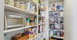 7080 NW Forest Lakes Drive, Parkville, MO 64152