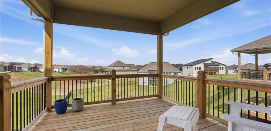 7080 NW Forest Lakes Drive, Parkville, MO 64152