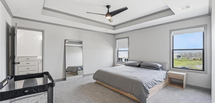 7080 NW Forest Lakes Drive, Parkville, MO 64152