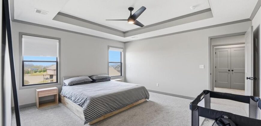 7080 NW Forest Lakes Drive, Parkville, MO 64152