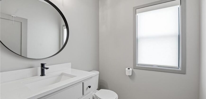 7080 NW Forest Lakes Drive, Parkville, MO 64152